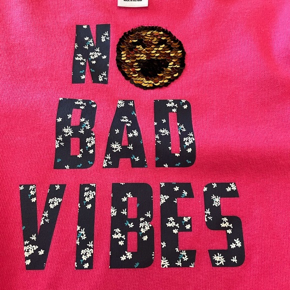 Girls Sweatshirt- like New- worn once- “No Bad Vibes” with sequins- size 6/6x - Picture 2 of 5